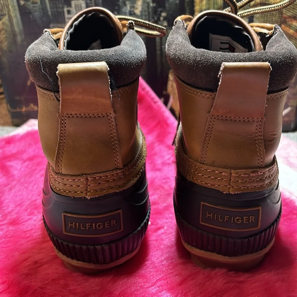 Tommy Hilfiger Sz 7 Men's Casey Rain Boot Rubber Brown Suede Upper EUC